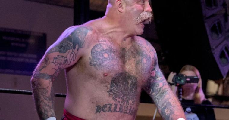 Muere Andy “The Butcher” Williams a los 48 años tras colapsar durante combate de lucha libre