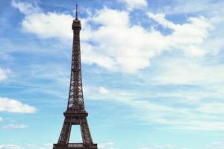 Indignación en la torre Eiffel por la visita privada con consigna de ocultar a las mujeres