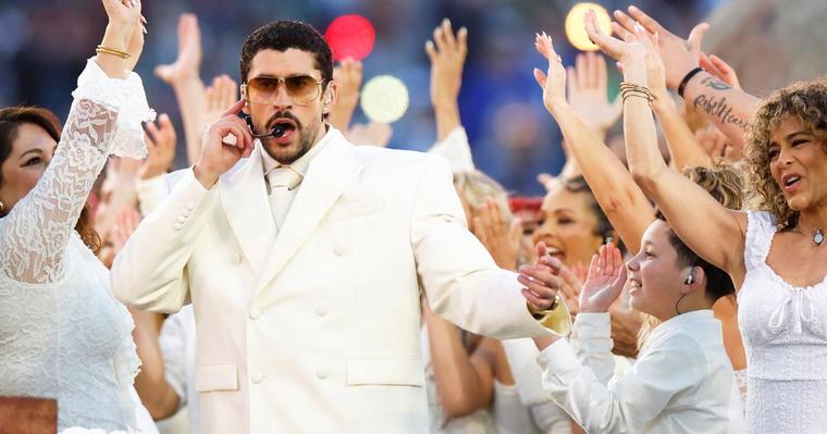 Histórico: Bad Bunny se alza con 7 premios Emmy por espectáculo del Super Bowl