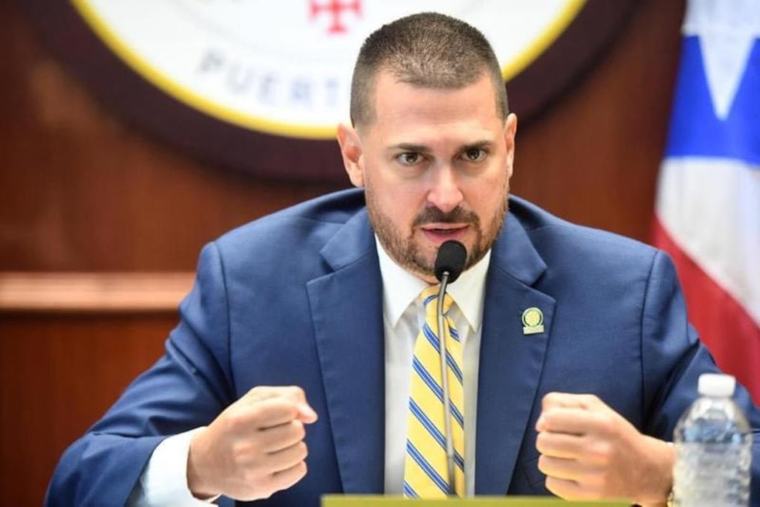 Tira y jala entre el zar de Energía y representante popular: “Por eso está en minoría”