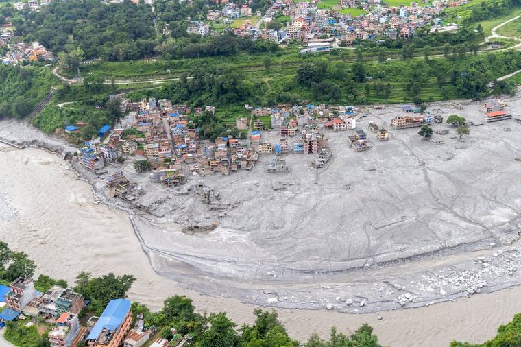 Nepal eleva a 1,344 los muertos mientras continúan las operaciones de rescate y búsqueda