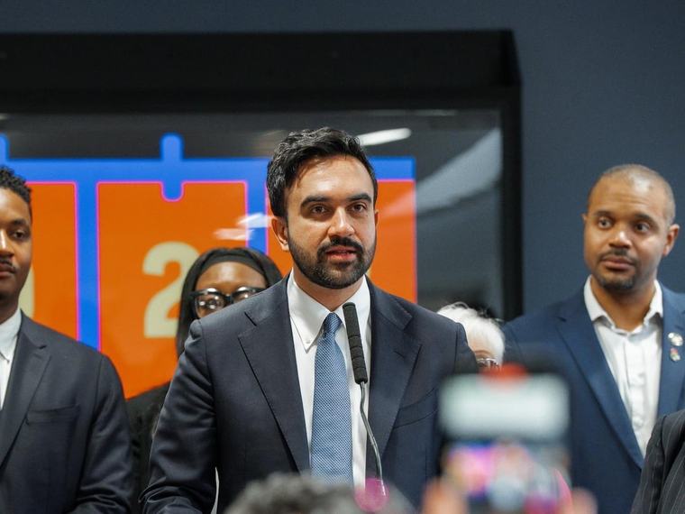 ¿Sin IA en los salones? Nueva York prohíbe su uso en las escuelas hasta octavo grado