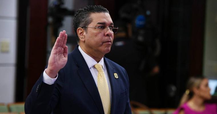 Zar de Energía reparte responsabilidades, confirma entrevista con el FBI y rechaza renunciar
