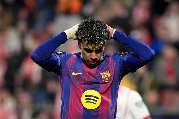 0-5: El Barcelona golea al Valencia y luce bajo la mirada de Kiat Lim