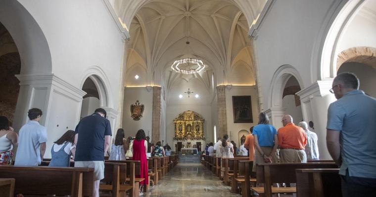 Divide opiniones proyecto de administración para declarar esenciales los servicios religiosos