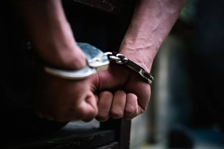 Arrestan a sujeto vinculado al asesinato de maestro en Carolina