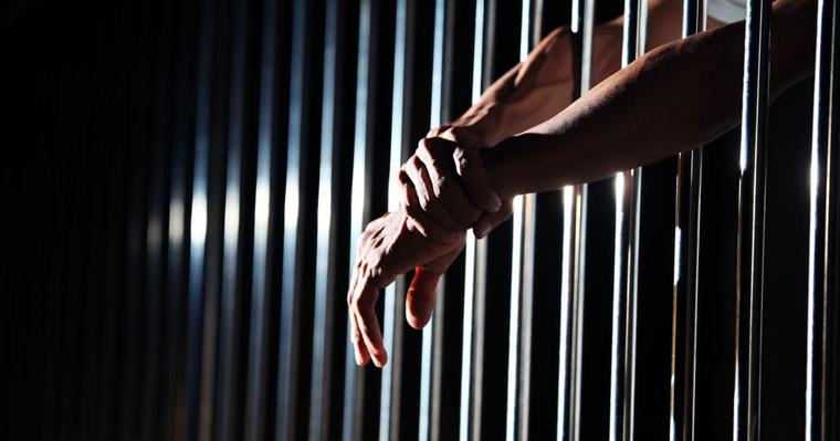 Antecedentes penales dificultan la búsqueda de empleo tras salir de prisión