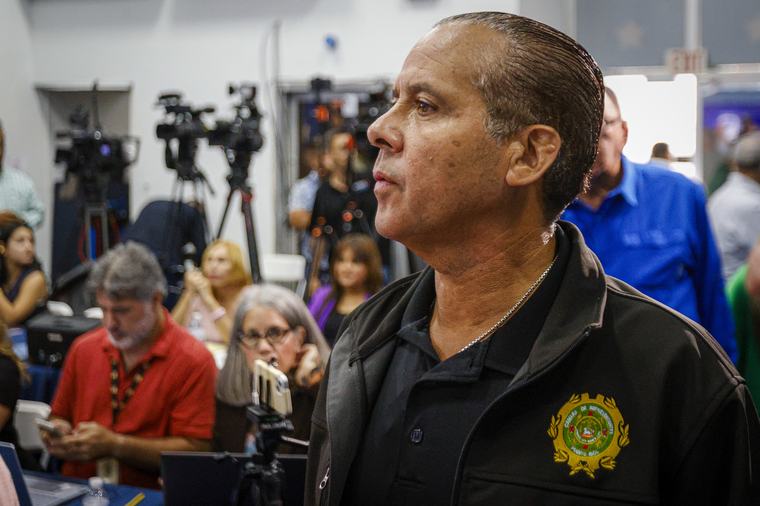 Navarro presenta medida para regular la profesión del gestor