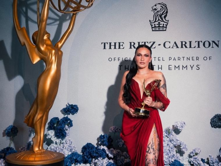 Puertorriqueña gana un Emmy por show de medio tiempo de Bad Bunny en Super Bowl